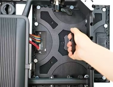 7680hz อัตราการปรับปรุงฟรีฟลิกเกอร์ หน้าจอโฆษณาภายใน LED สําหรับภาพที่ชัดเจนและเรียบ